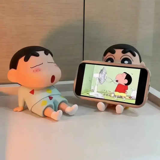 Figura de Crayon Shin-Chan – Soporte para Teléfono y Decoración de Escritorio