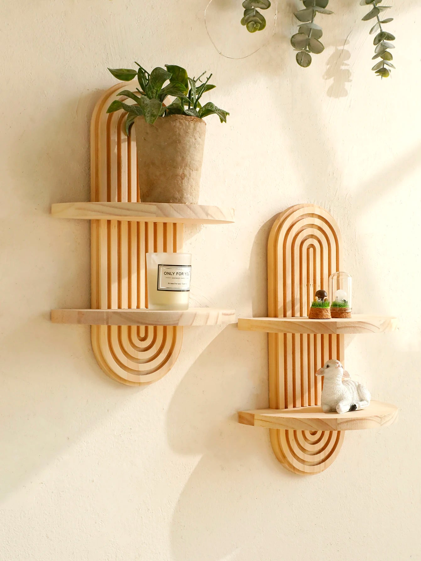 Estante de pared de madera estilo boho con diseño geométrico para decoración moderna
