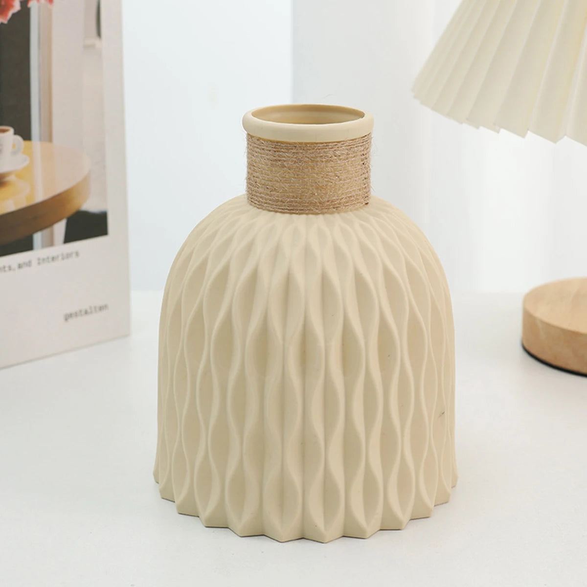 Jarrón de Plástico con Efecto Ondas – Estilo Nórdico Moderno